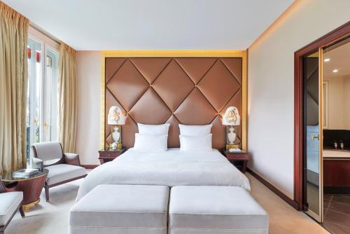 Habitación doble Balcón o Terraza 1 Cama king Prestige Grand Con Vistas 2 Camas individuales del hotel Barrière Fouquet's Paris