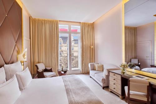 Habitación Prestige Champs - Elysées del hotel Barrière Fouquet's Paris. Foto 1