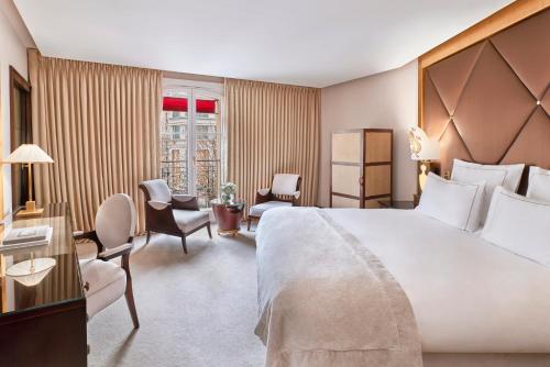 Habitación Doble Deluxe del hotel Barrière Fouquet's Paris. Foto 1