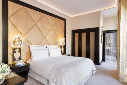 Habitación Doble Deluxe del hotel Barrière Fouquet's Paris. Foto 2