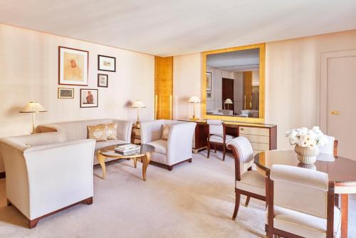 Suite Superior del hotel Barrière Fouquet's Paris. Foto 1
