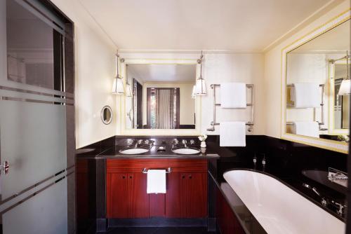 Suite Junior Prestige Champs - Elysées del hotel Barrière Fouquet's Paris. Foto 3