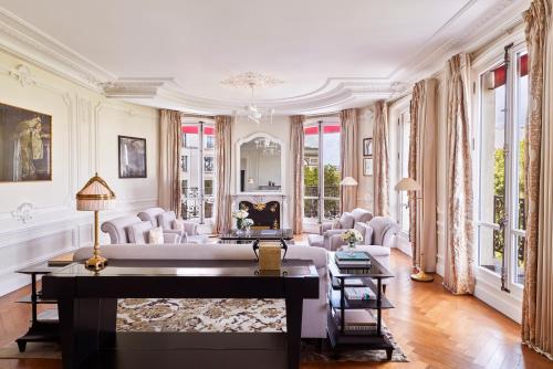 Habitación Cuádruple del hotel Barrière Fouquet's Paris. Foto 3