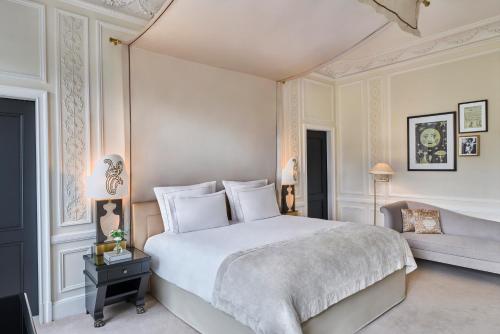 Habitación Cuádruple del hotel Barrière Fouquet's Paris. Foto 4