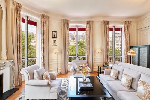 Habitación cuádruple 1 Cama king Con Vistas 2 Camas individuales del hotel Barrière Fouquet's Paris. Foto 1