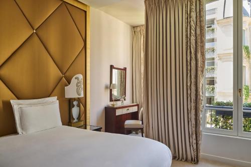 Suite Deluxe del hotel Barrière Fouquet's Paris. Foto 2