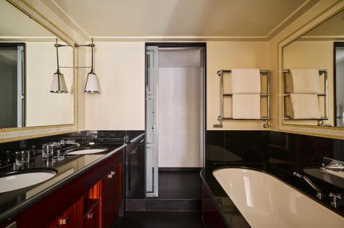 Suite Deluxe del hotel Barrière Fouquet's Paris. Foto 3