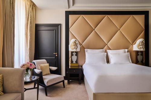 Habitación Doble Deluxe del hotel Barrière Fouquet's Paris. Foto 1