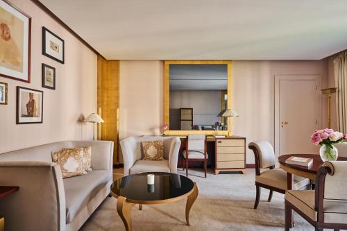 Suite Superior del hotel Barrière Fouquet's Paris. Foto 1