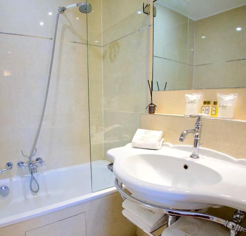 Habitación Doble con vistas al Arco del Triunfo del hotel Belfast. Foto 3