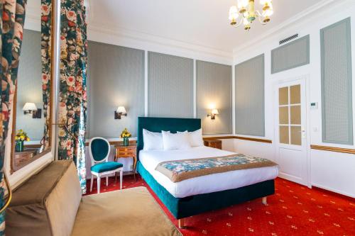 Habitación Doble Superior con balcón y vistas al Arco del Triunfo del hotel Belfast. Foto 5