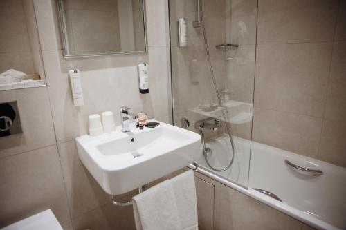 Habitación Doble Superior del hotel Waldorf Montparnasse. Foto 5