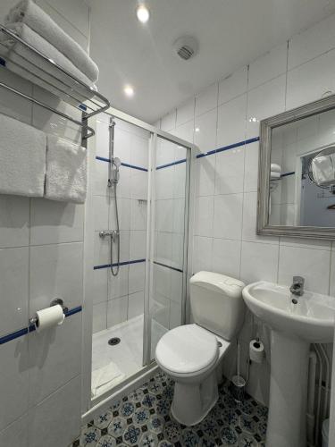 Habitación Doble - 2 camas del hotel Le Régent Montmartre By Hiphophostels. Foto 4
