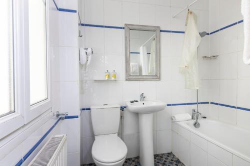 Habitación Doble Clásica del hotel Le Régent Montmartre By Hiphophostels. Foto 3