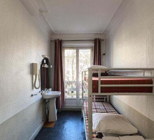 Habitación Doble Económica del hotel Le Régent Montmartre By Hiphophostels