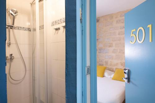 Habitación Individual Económica del hotel Le Régent Montmartre By Hiphophostels. Foto 1