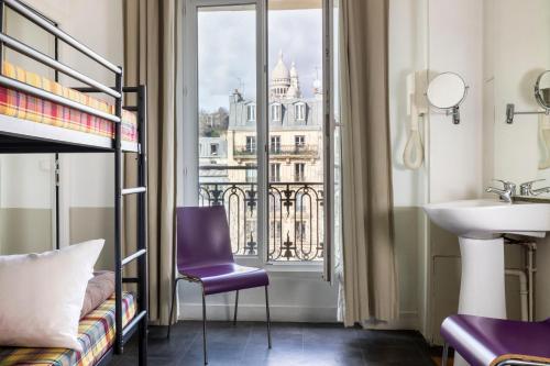 Cama en habitación compartida mixta con vistas - 6 camas del hotel Le Régent Montmartre By Hiphophostels. Foto 2