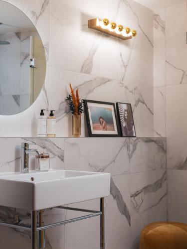 Suite Estándar del hotel Le Seven. Foto 3