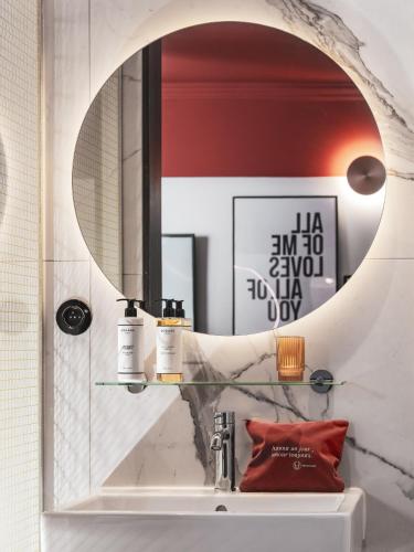 Habitación Doble Superior del hotel Le Seven. Foto 2