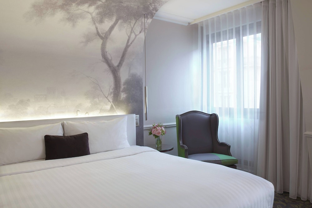 Habitación Deluxe, 1 cama de matrimonio del hotel Renaissance Paris Nobel Tour Eiffel