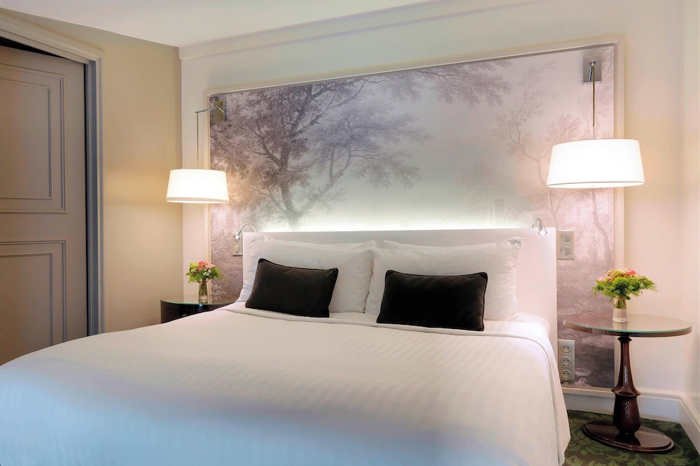 Habitación clásica, 1 cama doble del hotel Renaissance Paris Nobel Tour Eiffel. Foto 3