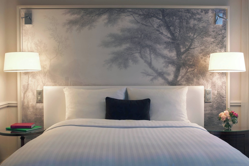 Habitación Deluxe, 1 cama de matrimonio del hotel Renaissance Paris Nobel Tour Eiffel