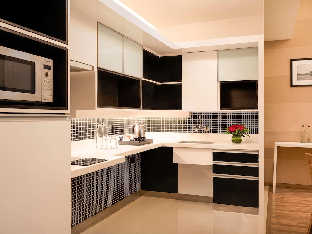 Suite de 1 dormitorio con Balcón, 20% de descuento en comida, bebidas sin alcohol y spa, Happy Hour en By the Blue del hotel Grand Mercure Bangalore. Foto 2