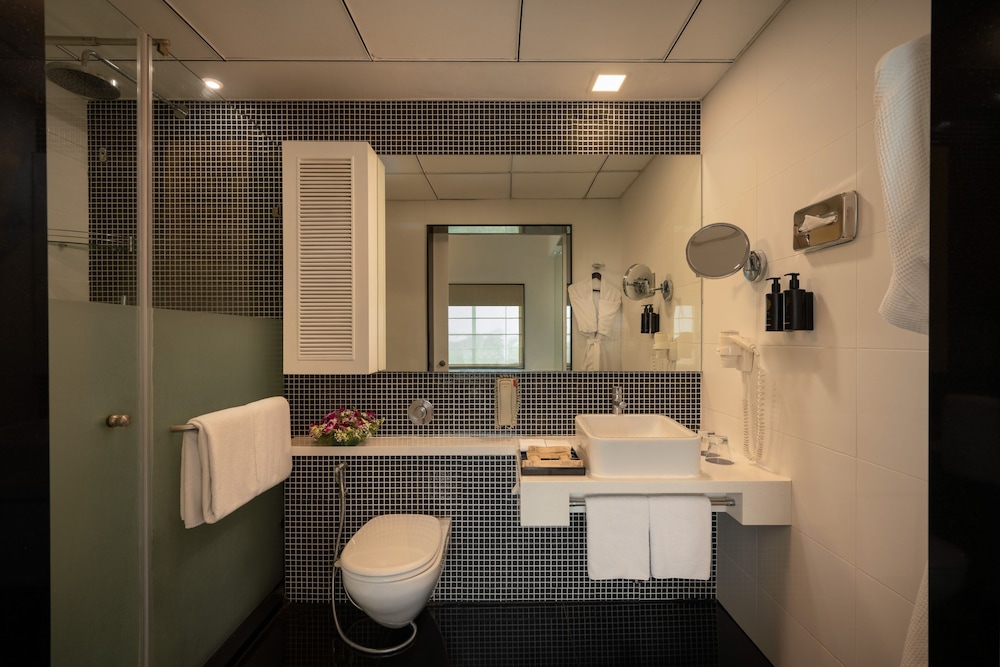 Suite de 1 dormitorio con Balcón, 20% de descuento en comida, bebidas sin alcohol y spa, Happy Hour en By the Blue del hotel Grand Mercure Bangalore. Foto 4