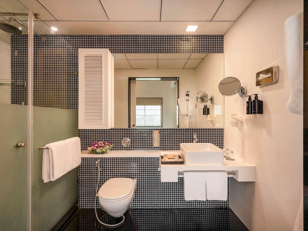 Suite de 2 dormitorios con Balcón, 20% de descuento en comida, bebidas sin alcohol y spa, Happy Hour en By the Blue del hotel Grand Mercure Bangalore. Foto 4