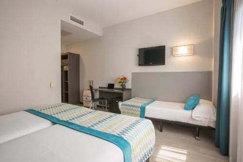 Habitación Triple del hotel Venture Sant Cugat. Foto 1