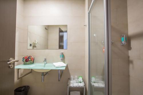 Suite Junior con terraza y bañera de hidromasaje del hotel Venture Sant Cugat. Foto 1