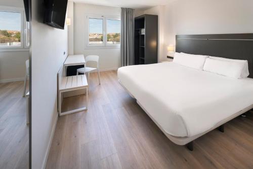 Habitación Doble del hotel B&B Barcelona Rubi. Foto 2