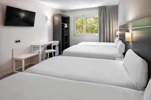 Habitación Cuádruple del hotel B&B Barcelona Rubi. Foto 3