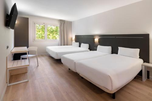 Habitación Cuádruple del hotel B&B Barcelona Rubi. Foto 4