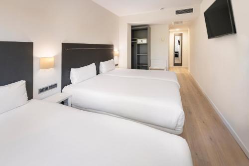 Habitación Triple del hotel B&B Barcelona Rubi. Foto 1