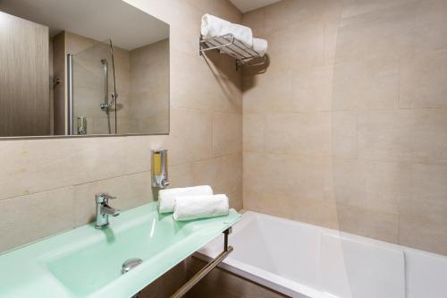 Habitación Triple del hotel B&B Barcelona Rubi. Foto 2