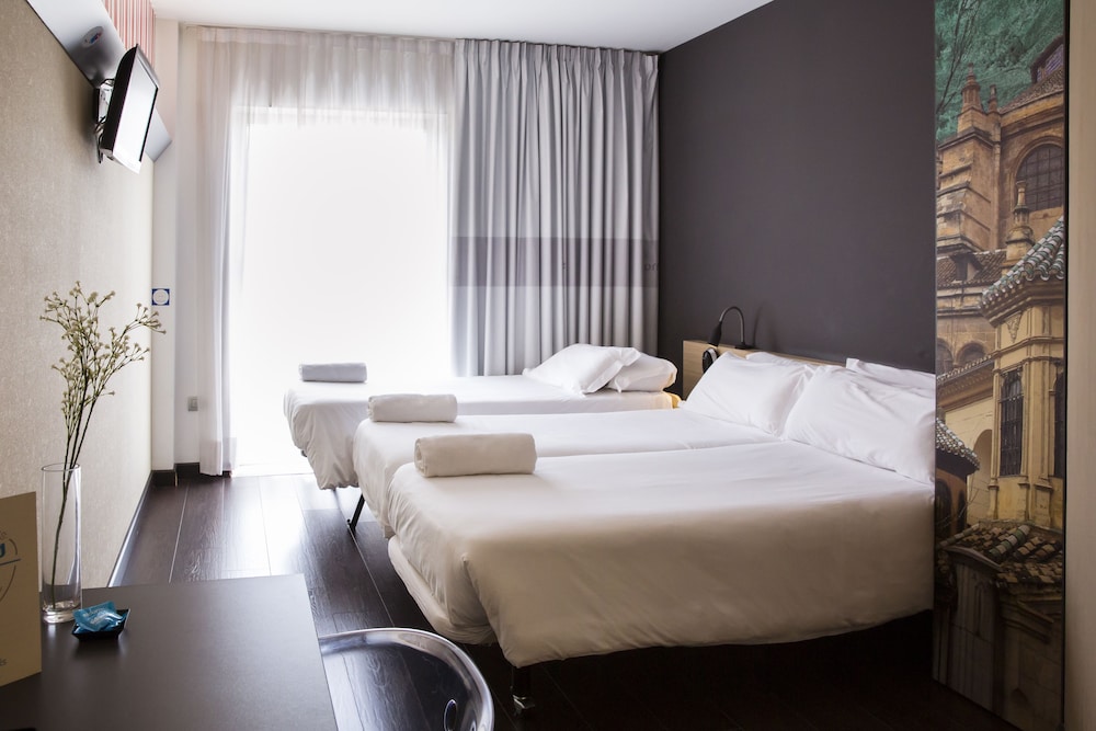 Habitación triple del hotel B&B Granada