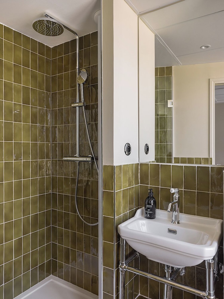 Habitación clásica doble, balcón del hotel Hôtel Le Petit Belloy St Germain. Foto 12