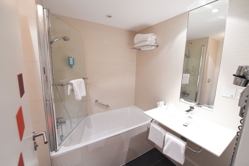 Habitación estándar, 2 camas individuales del hotel Holiday Inn Mulhouse, An Ihg. Foto 4