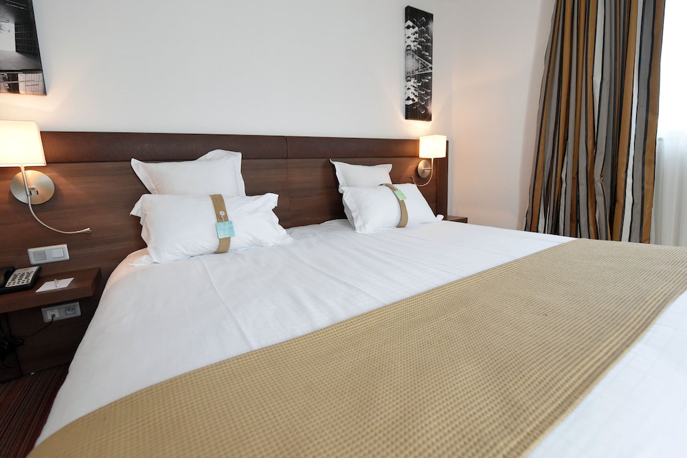 Habitación estándar, 1 cama de matrimonio grande del hotel Holiday Inn Mulhouse, An Ihg. Foto 2