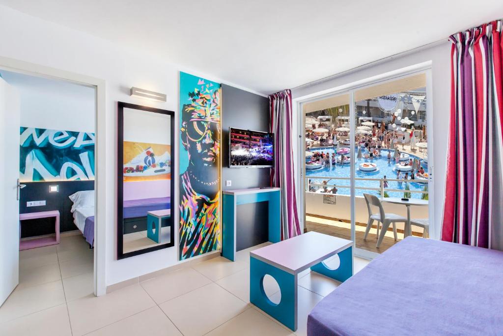 Suite Superior Vista Panorámica del hotel Fergus Club Mallorca Waterpark