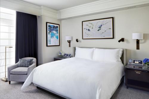 Habitación Deluxe con cama extragrande del hotel The Peninsula New York