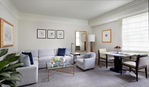 Suite Executive - Cama extragrande del hotel The Peninsula New York. Foto 3