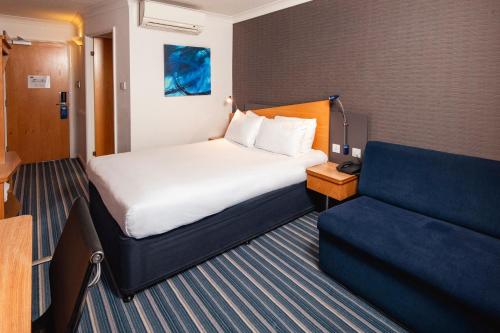 Standard Double Room with Sofa Bed del hotel Holiday Inn Express Chingford. Foto 3