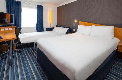 Standard Double Room with Sofa Bed and Free Hot Breakfast del hotel Holiday Inn Express Chingford. Foto 2