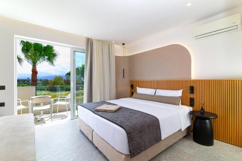 Habitación Triple Premium del hotel Aeolos Beach Resort. Foto 19