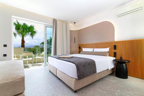 Habitación Triple Premium del hotel Aeolos Beach Resort. Foto 20