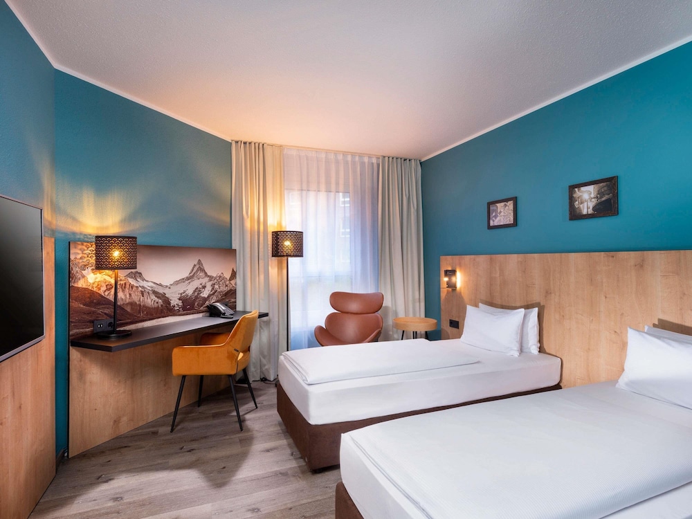 Habitación estándar con dos camas individuales del hotel Mercure Munich Neuperlach Sur. Foto 2