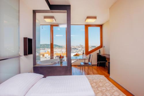Habitación Doble Deluxe con vistas al castillo de Praga del hotel Wenceslas Square. Foto 5