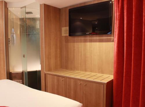 Habitación doble Ópera Garnier con jacuzzi del hotel Design Secrets De Paris. Foto 11
